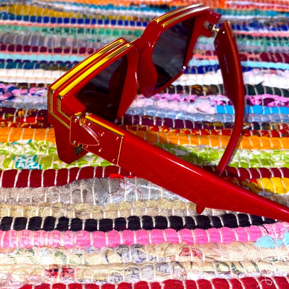 Red Sunglasses - Picture 3 of 4